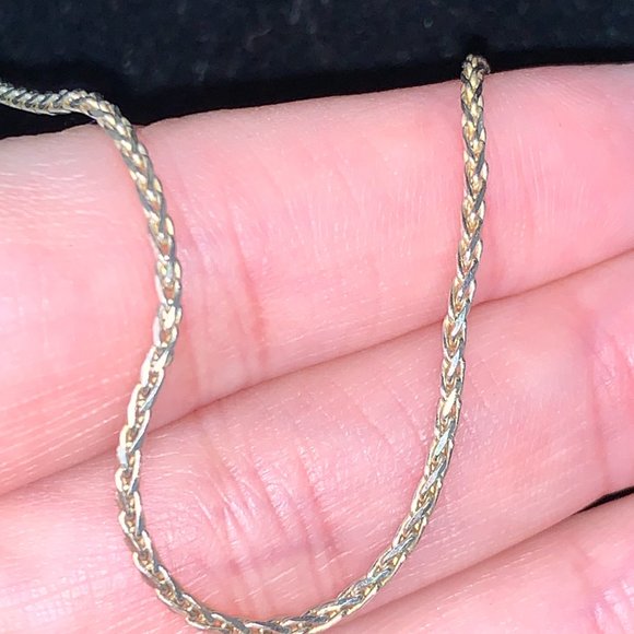 22" Sterling Silver 1.5mm Diamond Cut Wheat Chain Necklace - Picture 3 of 10